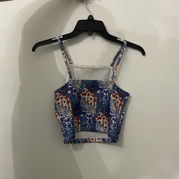 Crop top with cute design and colours - Picture 1 of 4